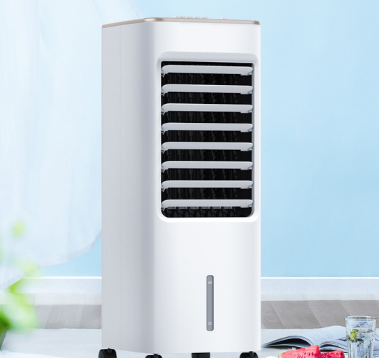 Blow 3 degrees Celsius for a summer! Choose the right fan and stand next to the air conditioner